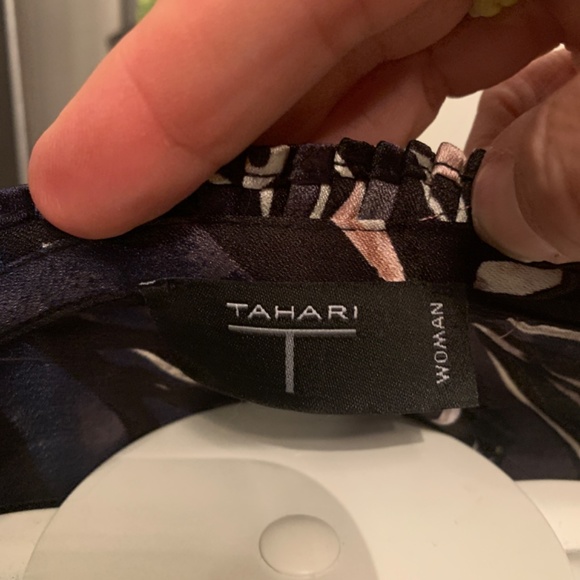 Tahari Floral blouse. Worn once. Excellent‎ condition - Picture 2 of 7